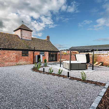 Pigeon House - Unique Barn With Private Garden, Hot Tub And Wood Burner Villa Shrewsbury Exterior foto